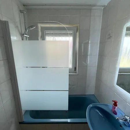 Sonnige 3 Zimmer Wohnung Mit Schoenem Balkon Im Gruenen Reutlingen Buitenkant foto