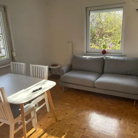 Sonnige 3 Zimmer Wohnung Mit Schoenem Balkon Im Gruenen Reutlingen Buitenkant foto